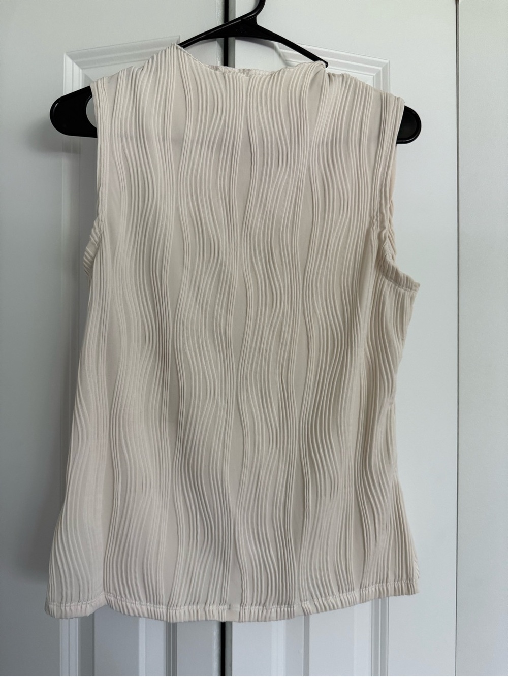 Sleeveless Textured Wave Top - Cream